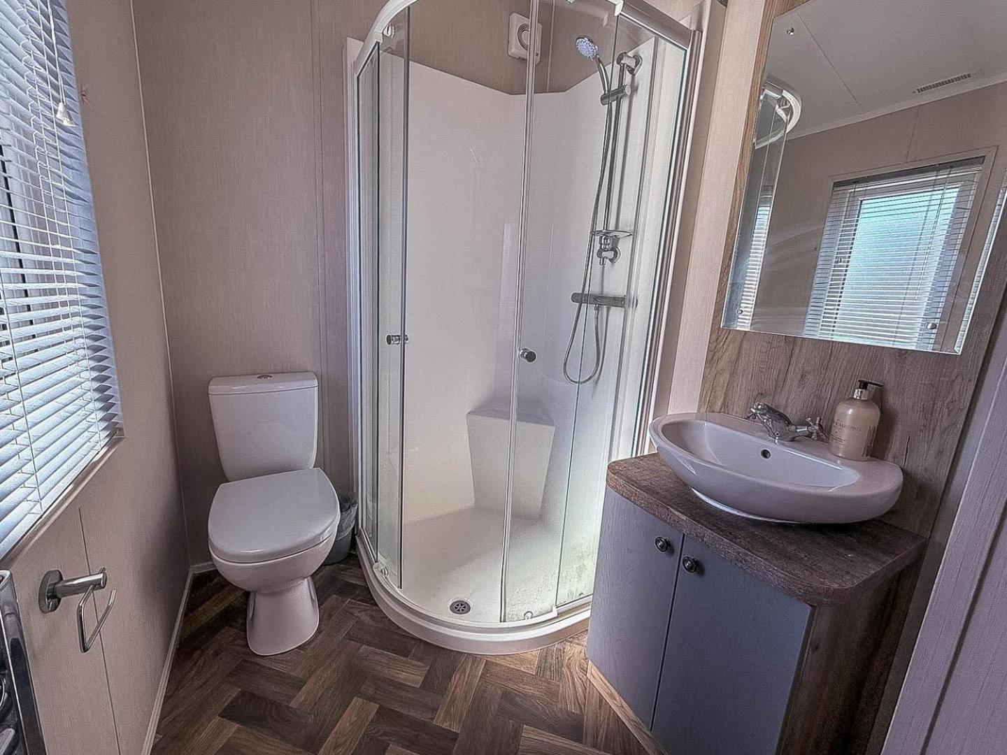 Stunning 6 Berth Lodge With Full Sea Views In Suffolk Ref 68007Cr Lowestoft Kültér fotó